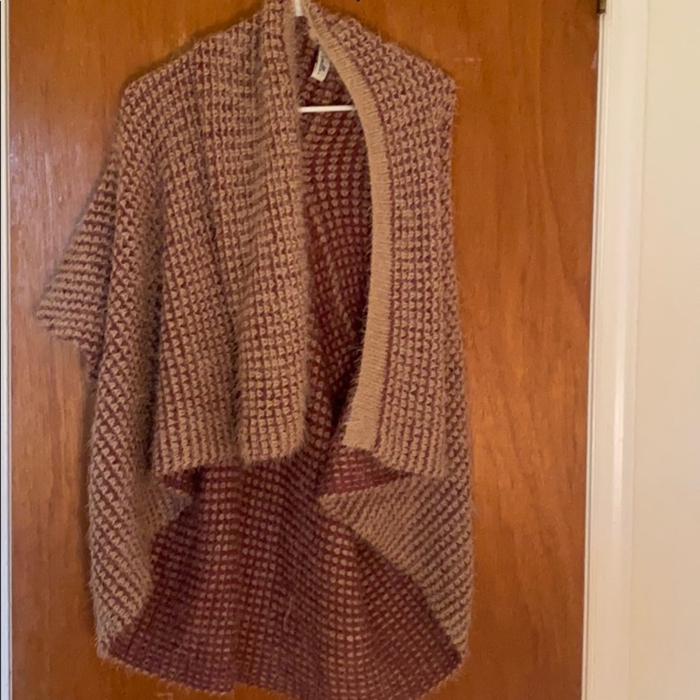 Reversible sleeveless shawl sweater